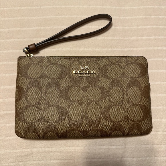 COACH- Large Corner Zip Wristlet in Signature Canvas NWOT - Picture 3 of 4